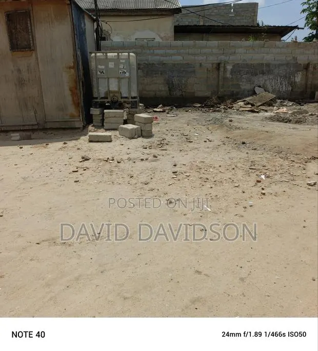 1 and Half Plots, Spintex, Manet · Photo 1