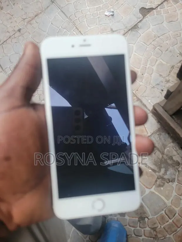Apple iPhone 6s Plus 64 GB White · Photo 1