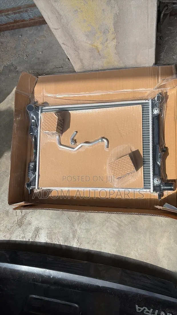 Hyundai Veloster Water Tank Radiator 2011 2012 2013 2014 2015 2016 · Photo 1