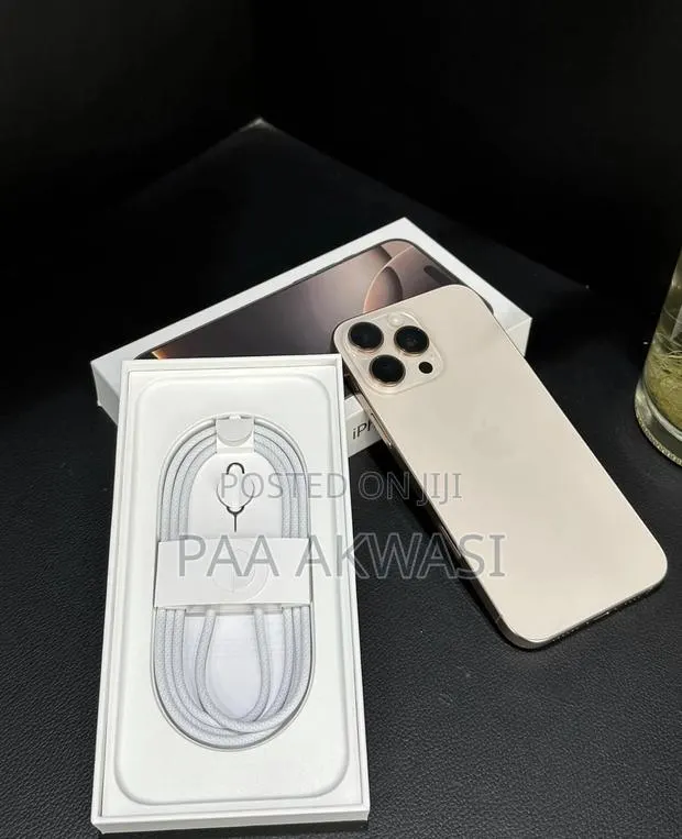 Apple iPhone 16 Pro Max 256 GB Gold · Photo 1
