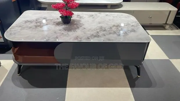 A Mordern Marble Center Table · Photo 1