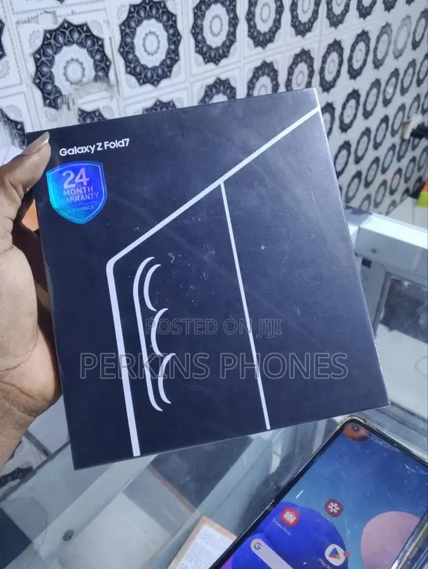 New Samsung Galaxy Z Fold7 256 GB Gray · Photo 1