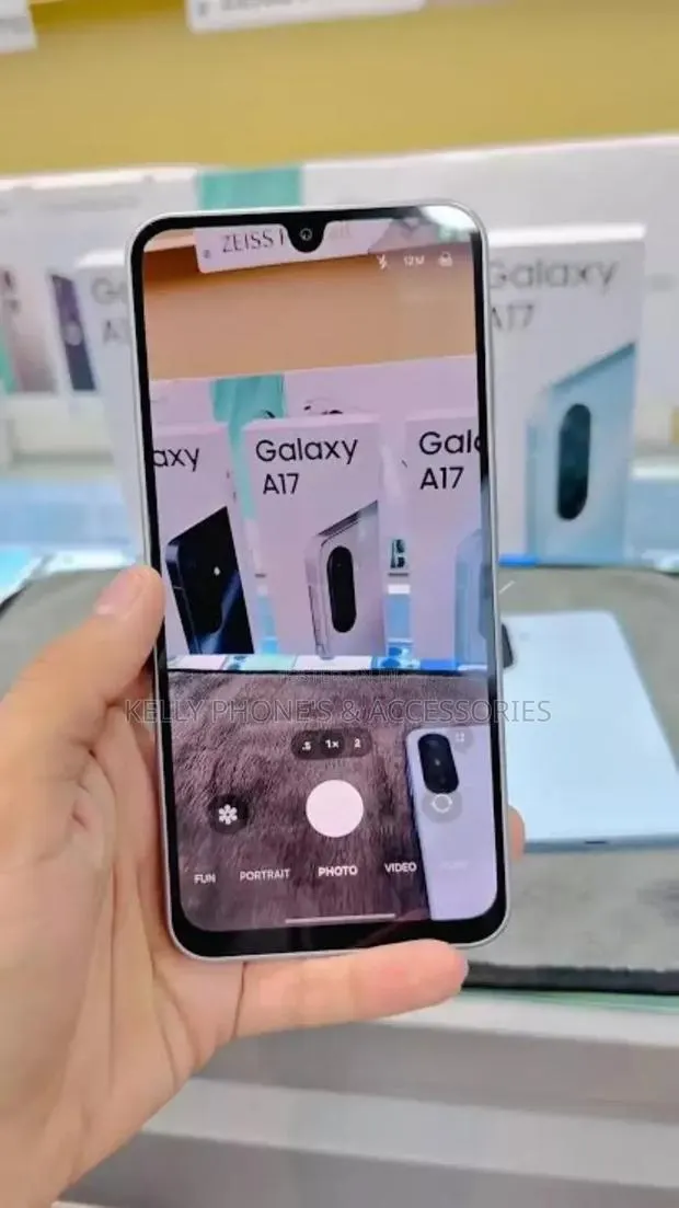 New Samsung Galaxy A17 5G 256 GB Silver · Photo 1