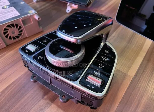 Mercedes-Benz W205 C-Class Center Console Multimedia Controller. · Photo 1
