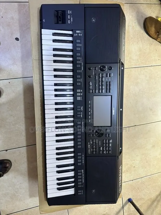 Professional Yamaha SX720+ 61 Key · Photo 1
