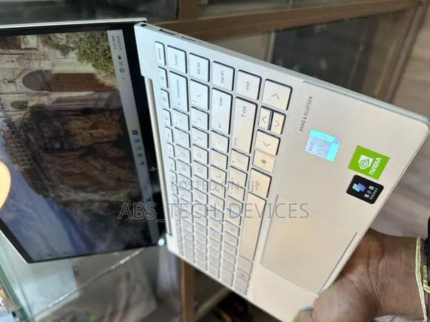 Laptop HP Envy 13 16GB Intel Core i5 SSD 512GB · Photo 1