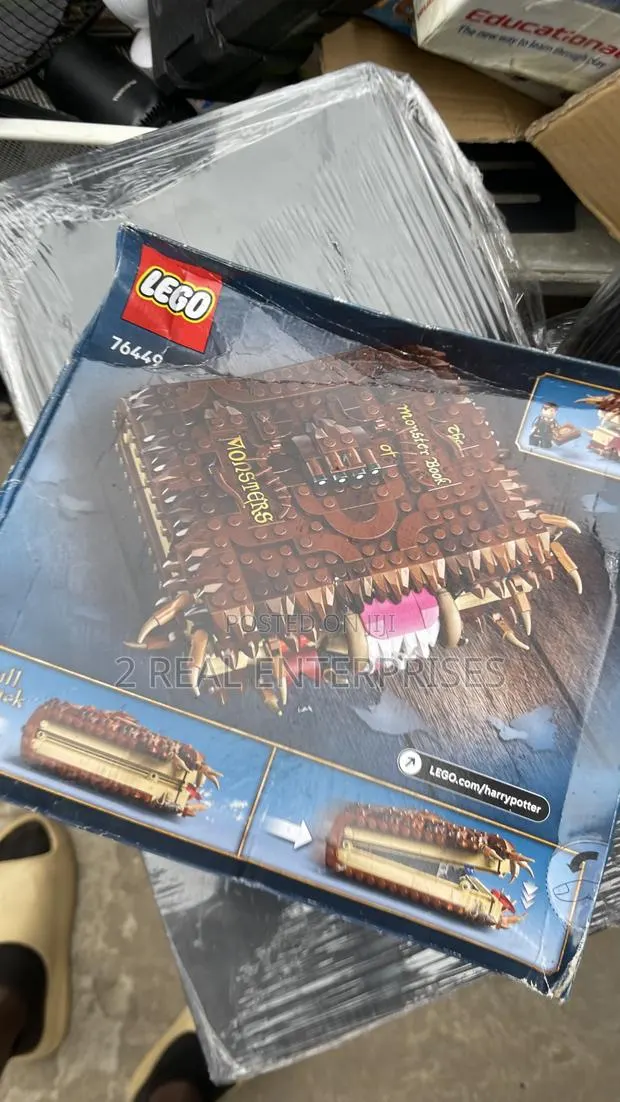 LEGO Harry Potter Chomping Monster Book of Monsters · Photo 2