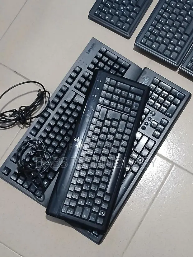 USB Fullsize Keyboard, Universal · Photo 1