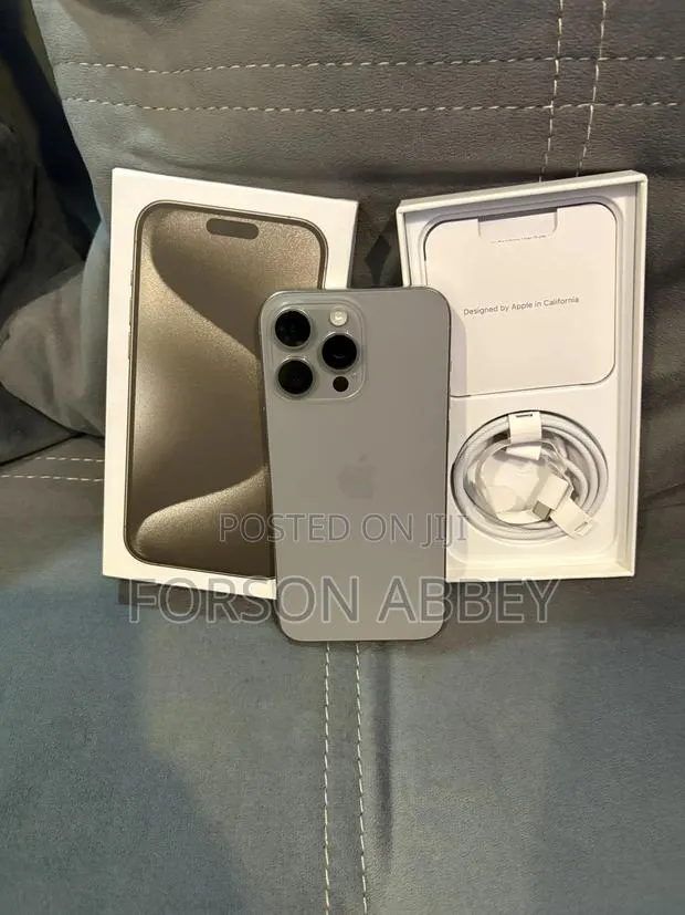 Apple iPhone 15 Pro Max 512 GB Silver · Photo 1