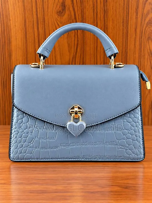Stylish Female Handbag · Photo 1