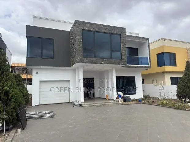 5bdrm House in Green, East Legon for rent · Photo 1