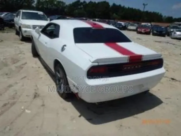 Dodge Challenger SXT RWD 2017 White · Photo 1