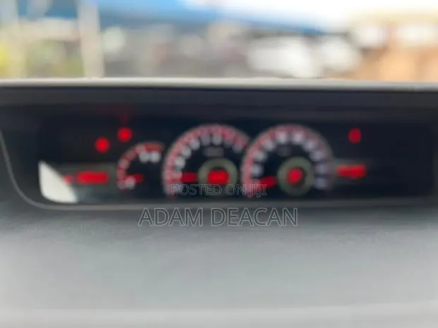 Toyota Voxy 2013 White · Photo 3