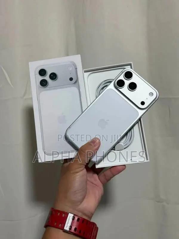 Apple iPhone 17 Pro Max 512 GB Silver · Photo 1
