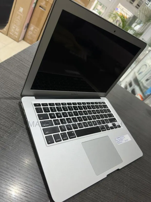 Laptop Apple MacBook Air 2017 8GB Intel Core i5 SSD 512GB · Photo 1