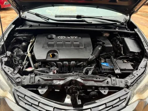 Toyota Corolla LE 4dr Sedan (1.8L 4cyl CVT) 2017 Gray · Photo 1