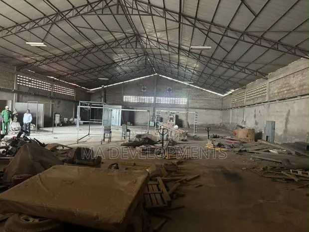 1,000 Square Meter Warehouse for Rent at Weija · Photo 3