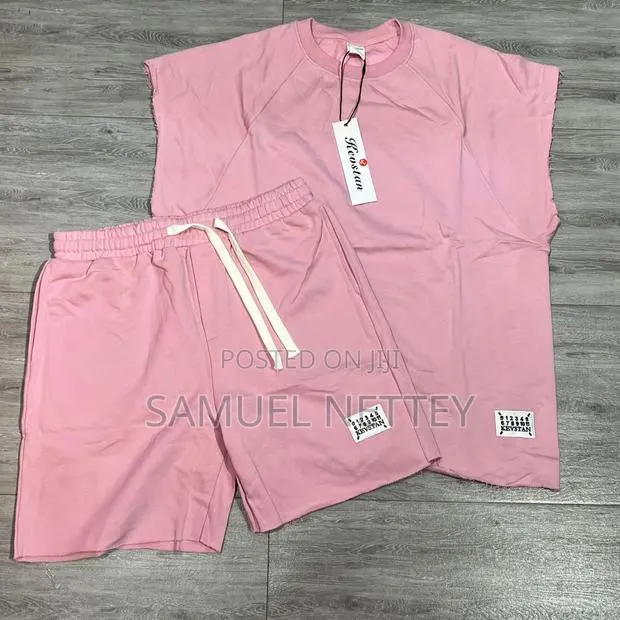 Armless Shirt and Shorts · Photo 1