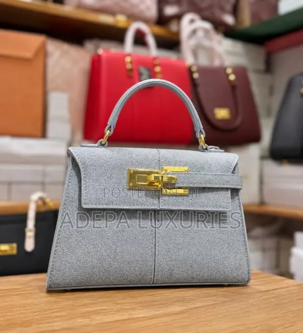 Elegant Grey Ladies Handbag | Premium Top-Handle Bag · Photo 1