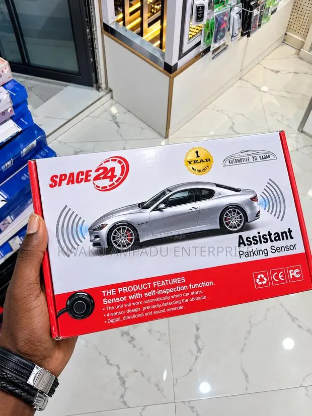 4-Sensor Car Parking Assistance System With Display · Photo 1