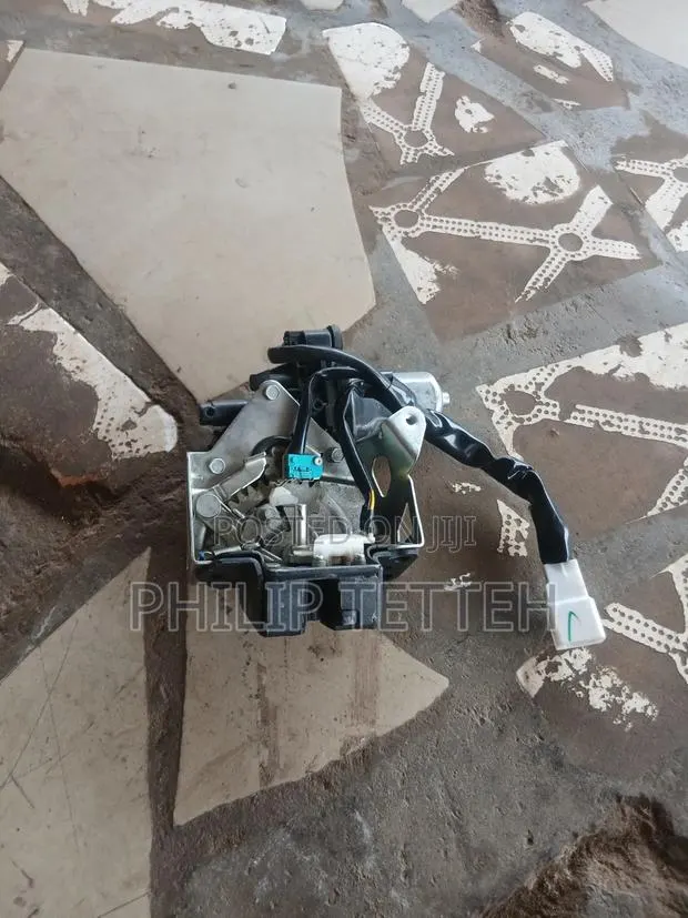 Toyota Rav4 2016 Boot Lock · Photo 1