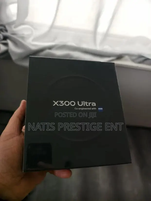New Vivo X300 Ultra 1 TB Black · Photo 1