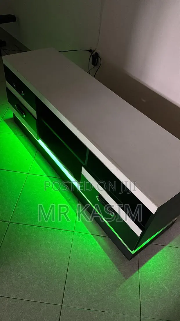 TV Stand White · Photo 1