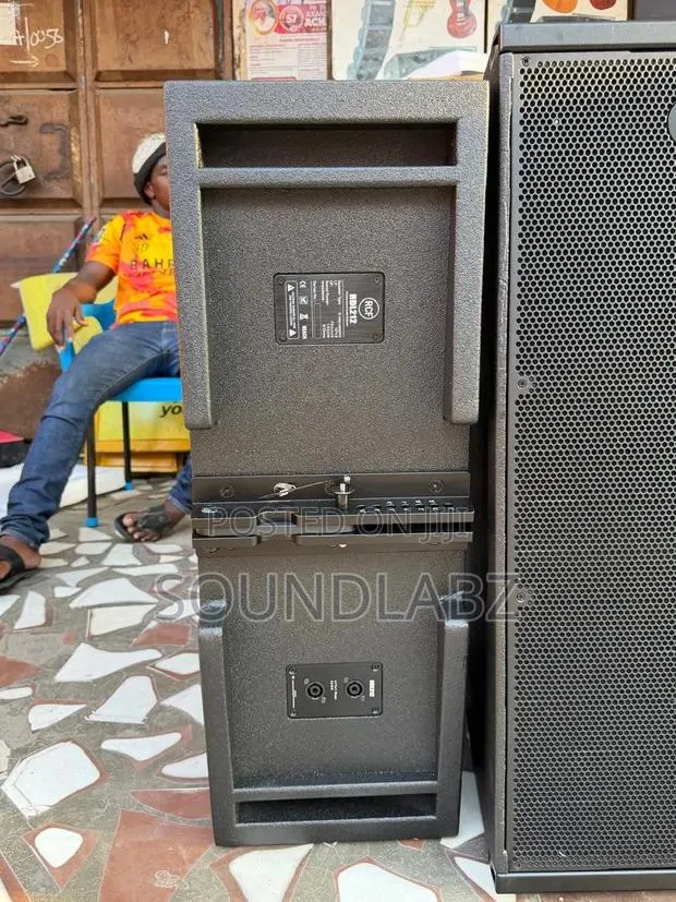 Line Array Speaker (RCF) 12inches · Photo 1