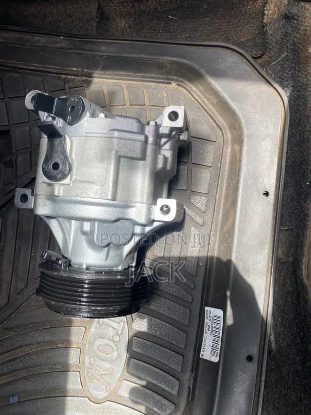 Echo AC Compressor Motor for Toyota Yaris, Vitz · Photo 1