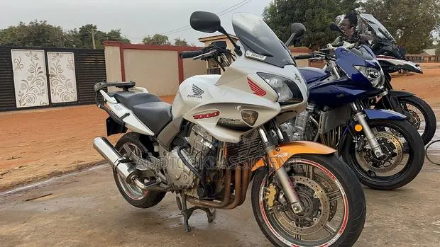 Honda CB 2009 White · Photo 1