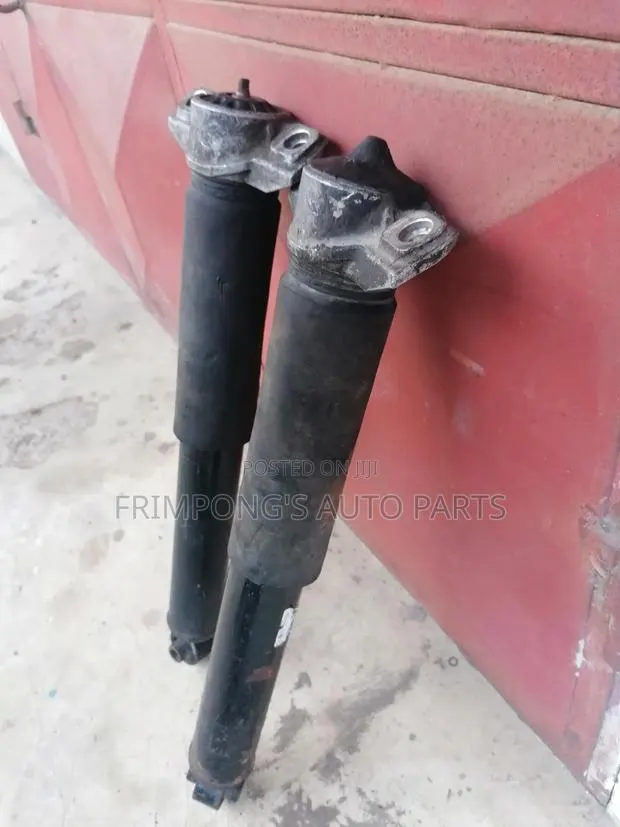 Hyundai Palisade 2022 Back Shocks Absorbers · Photo 1
