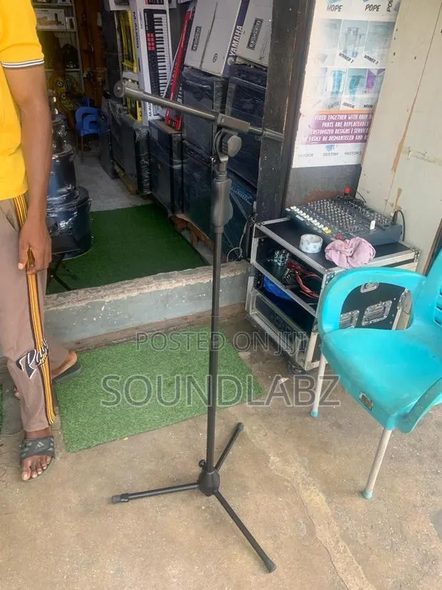 Tripod Microphone Stand · Photo 1