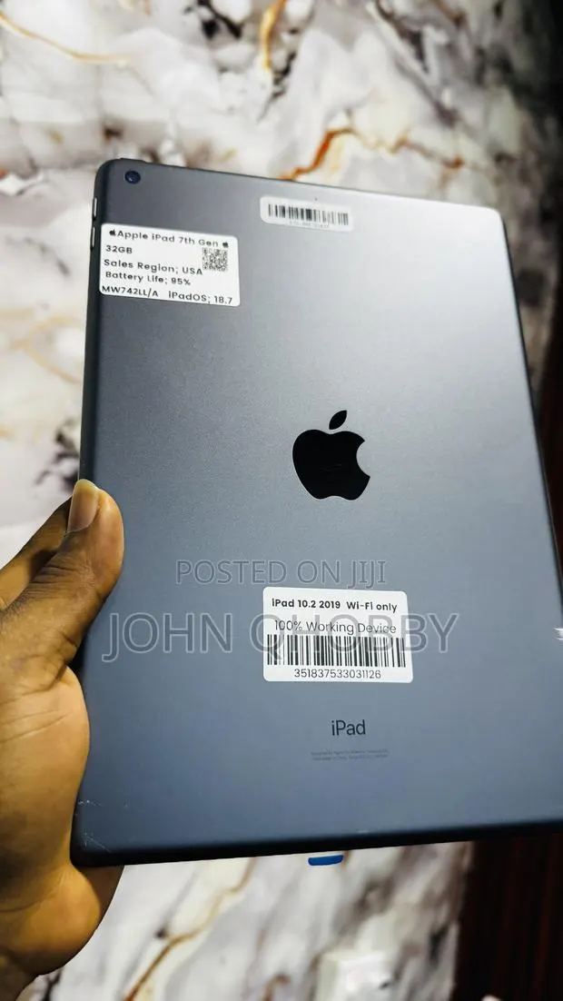 Apple iPad 10.2 (2019) 32 GB Gray · Photo 1