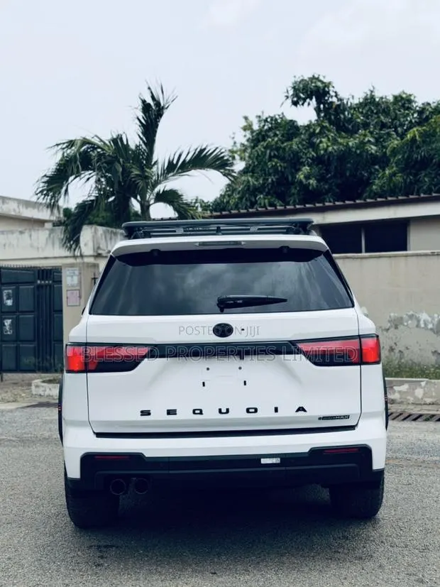 Toyota Sequoia TRD PRO 4WD 2026 White · Photo 1