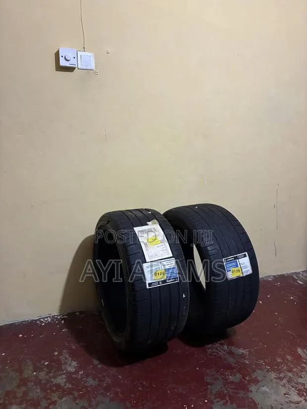 285/35z R20 Pirelli Tyres · Photo 1