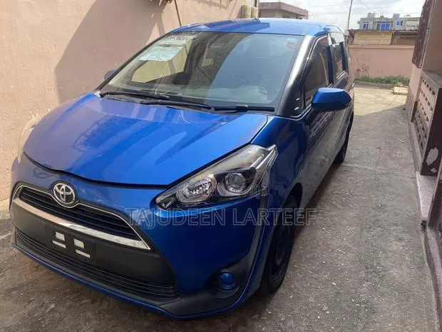Toyota Sienta 1.5 FWD (6-seater) 2016 Blue · Photo 1