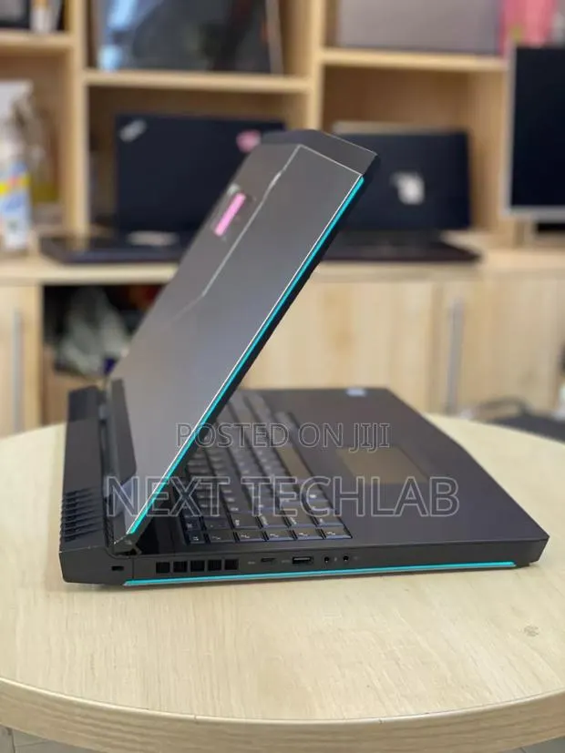 Laptop Alienware M17x R2 16GB Intel Core I7 HDD+SSD 128GB · Photo 1