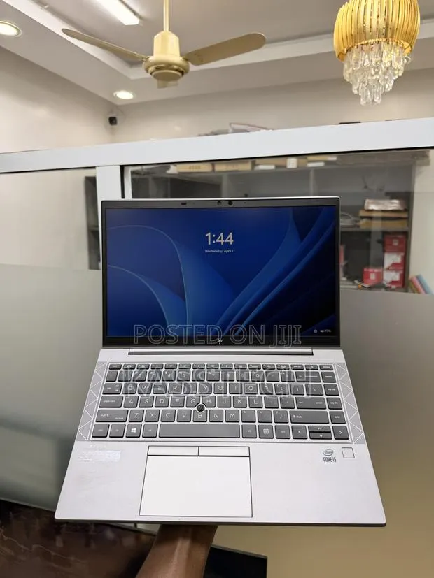 Laptop HP ZBook Firefly 14 G7 16GB Intel Core i5 SSD 256GB · Photo 1