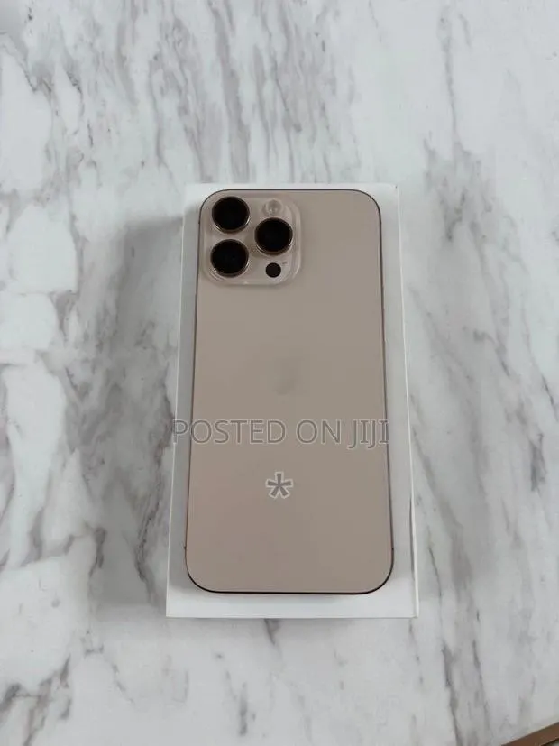 Apple iPhone 16 Pro Max 256 GB Gold · Photo 1