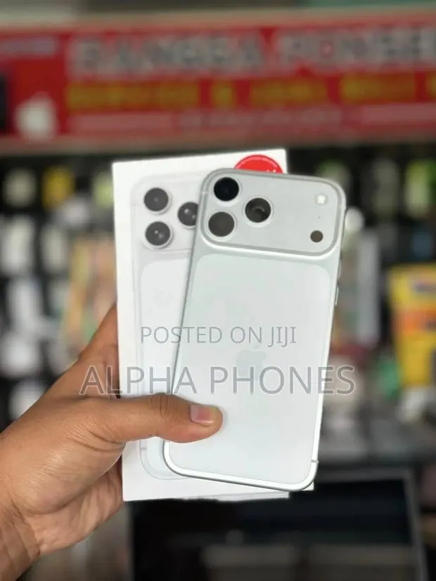 Apple iPhone 17 Pro Max 512 GB Silver · Photo 1