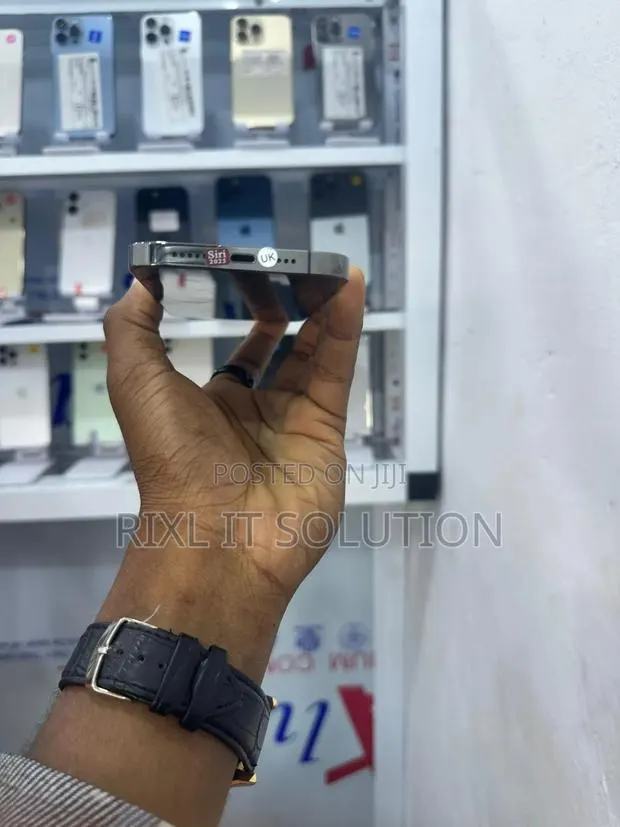 Apple iPhone 13 Pro 128 GB Gray · Photo 1