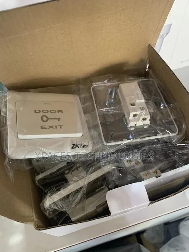 Zkteco Exit Button, Push Button Manual · Photo 1