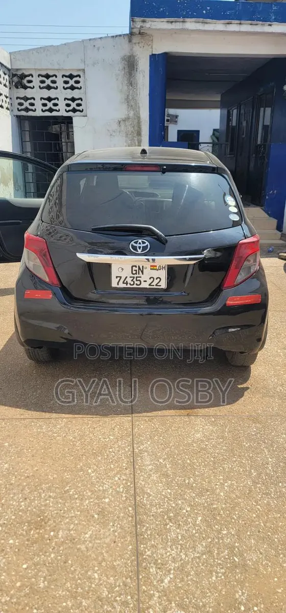 Toyota Vitz 2012 Black · Photo 1
