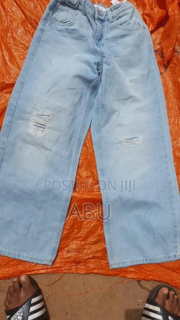 Unisex Jeans Hot Sale - Men Ladies · Photo 1