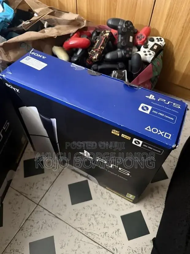 PS5 Slim Digital · Photo 1