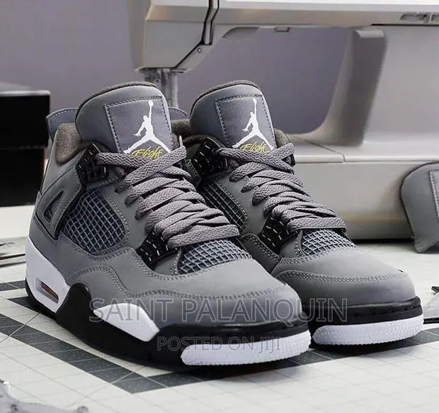 Jordan 4 Retro · Photo 1
