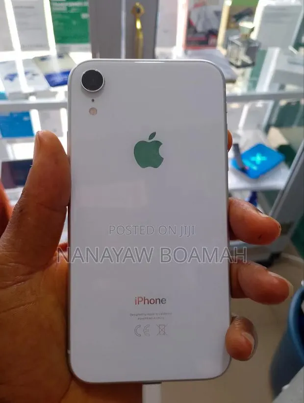 Apple iPhone XR 128 GB White · Photo 1
