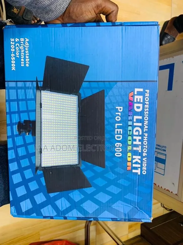 Sleek Design Pro Led Light 600 Photo Video Led Light Kit. · Photo 1