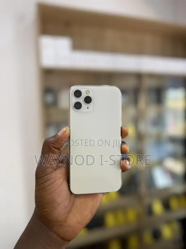 Apple iPhone 11 Pro 256 GB White · Photo 1