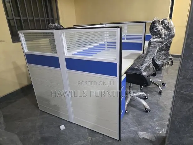 4 - In -1 Seater Office Workstation · Photo 1